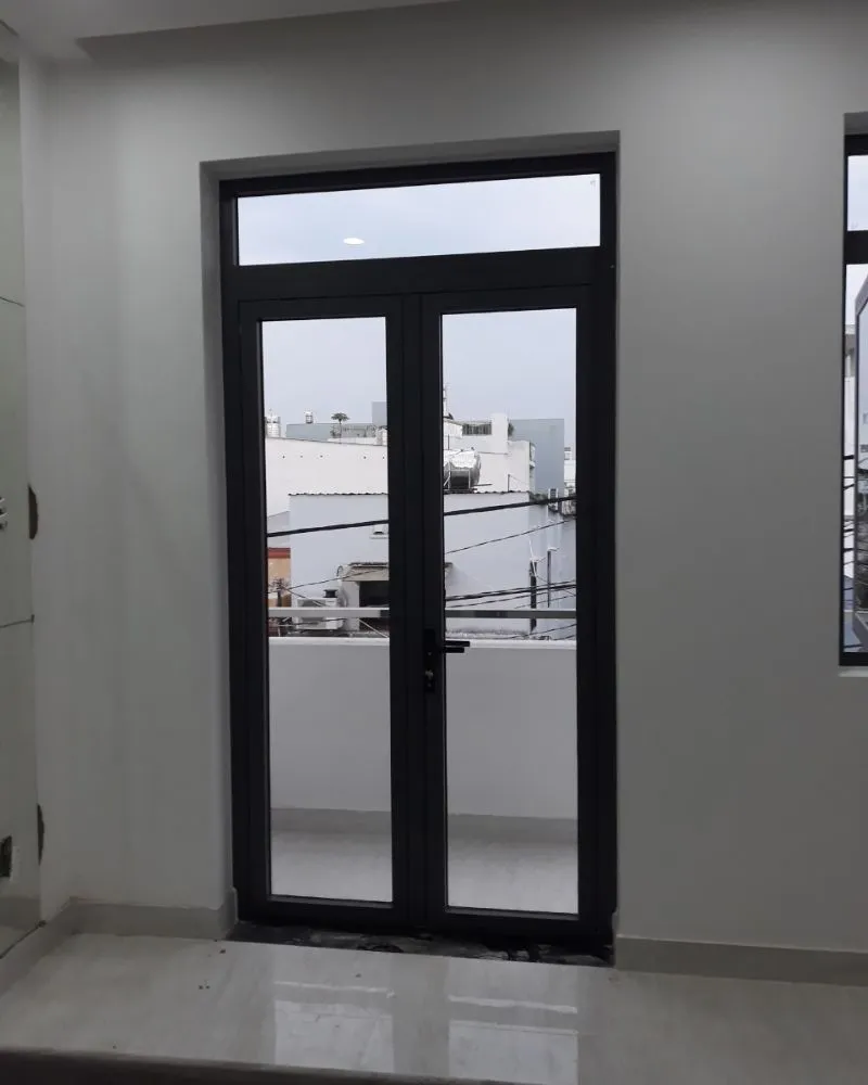 cửa nhôm xingfa ban công mặt tiền hiện đại