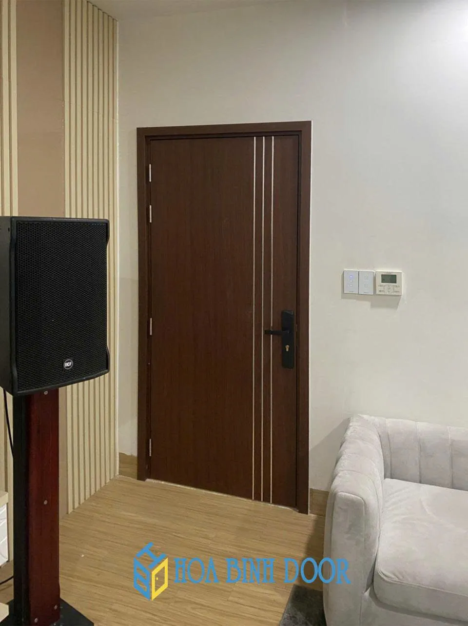 Cửa nhựa composite dùng làm cửa phòng ngủ và cửa nhà vệ sinh đẹp hiện đại