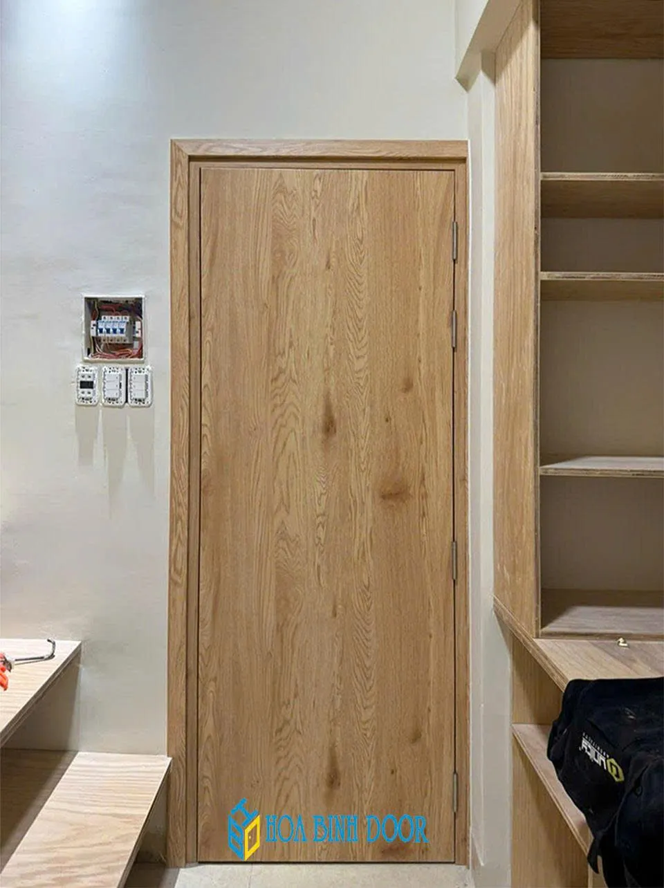 cửa nhựa composite phòng ngủ vân gỗ ấm áp