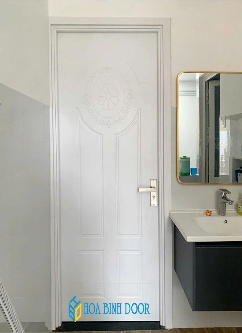 cửa nhựa composite chống nước dùng cho nhà vệ sinh