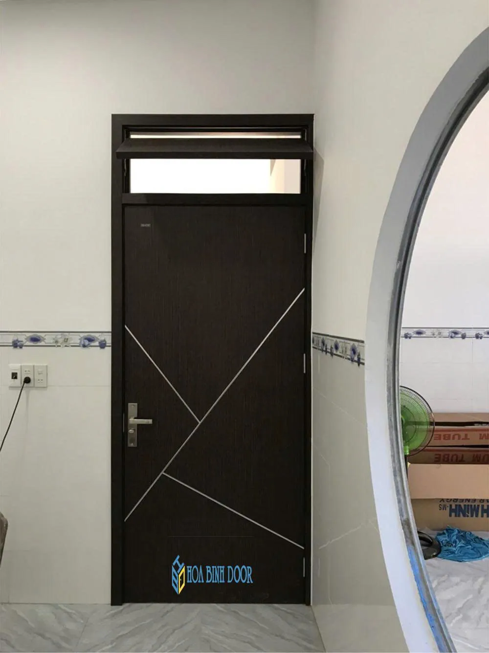 Công trình thi công cửa nhựa ABS Hàn Quốc hiện đại cho phòng ngủ và nhà vệ sinh.