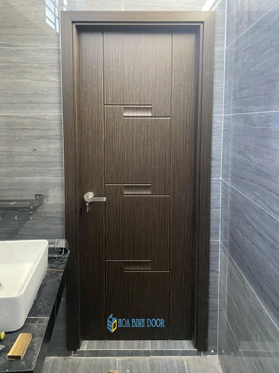 Cửa nhựa ABS Hàn Quốc ứng dụng làm cửa phòng ngủ và nhà vệ sinh.