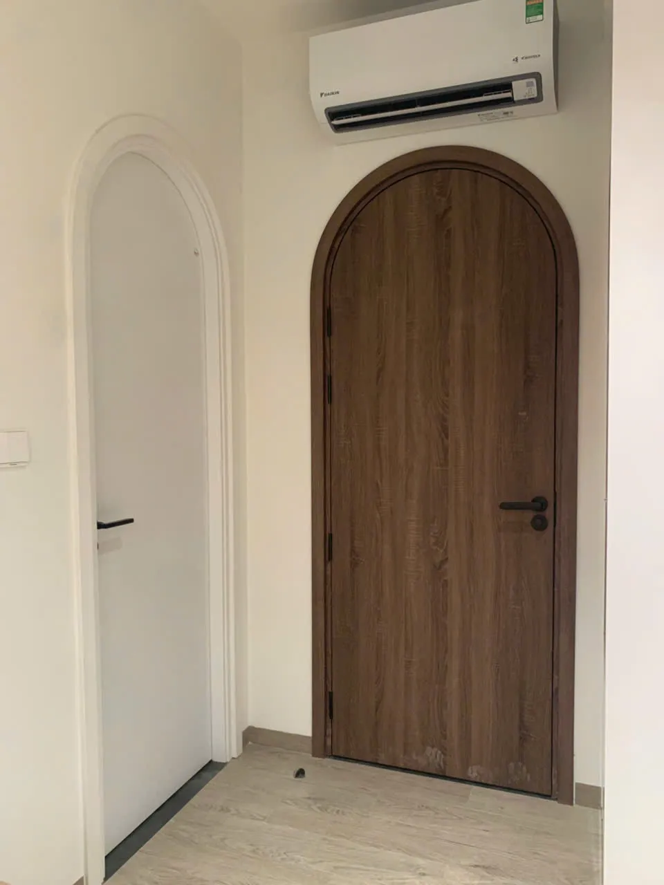 Mẫu cửa vòm composite hiện đại cho không gian sống tại phường Linh Xuân