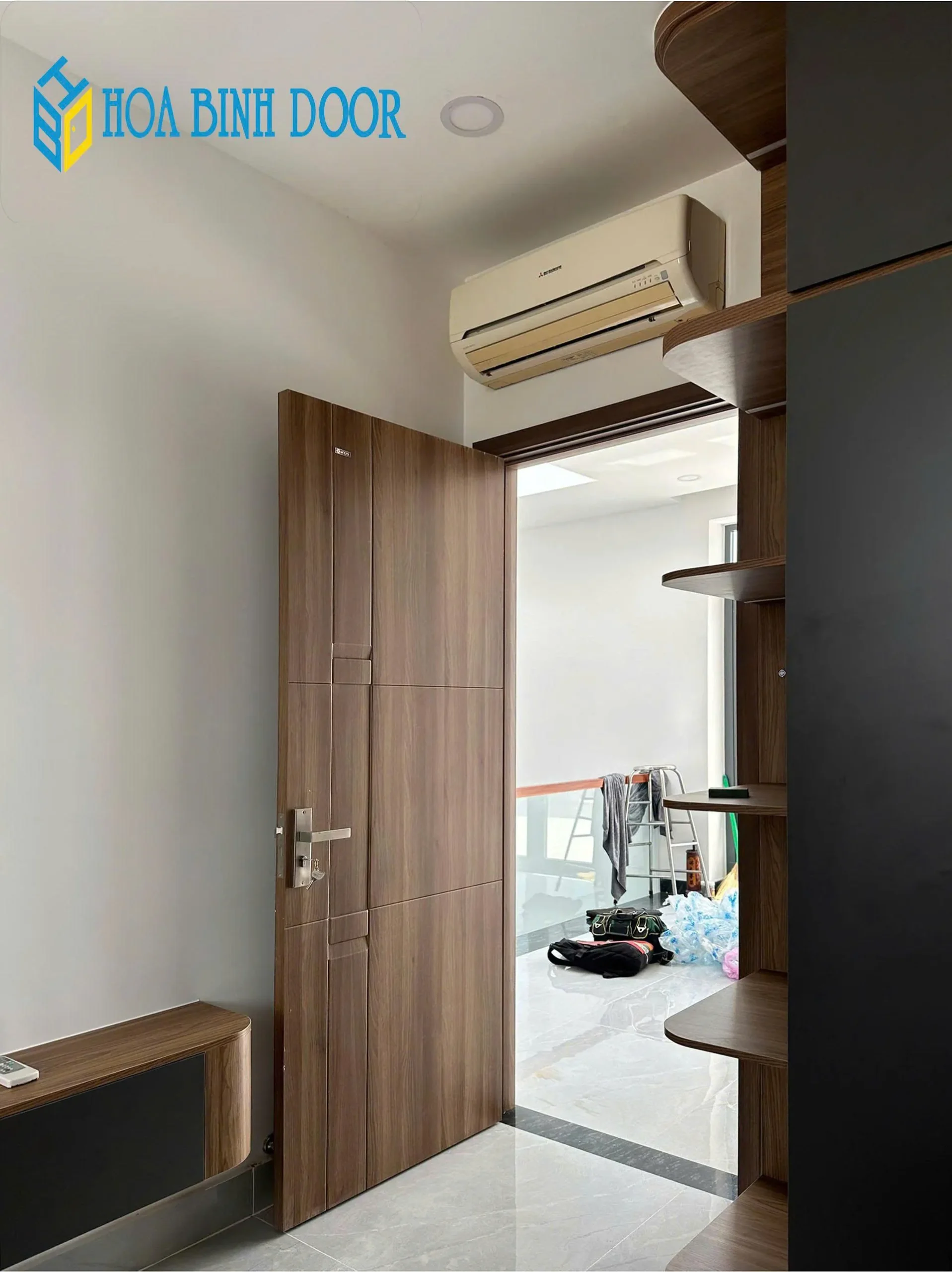 Cửa nhựa ABS Hàn Quốc Hoabinhdoor lắp cho công trình thực tế