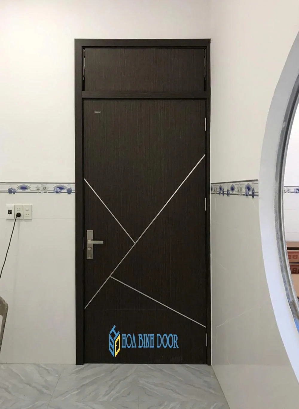 Mẫu cửa nhựa ABS Hàn Quốc chạy chỉ nhôm có ôfix tại Hoabinhdoor